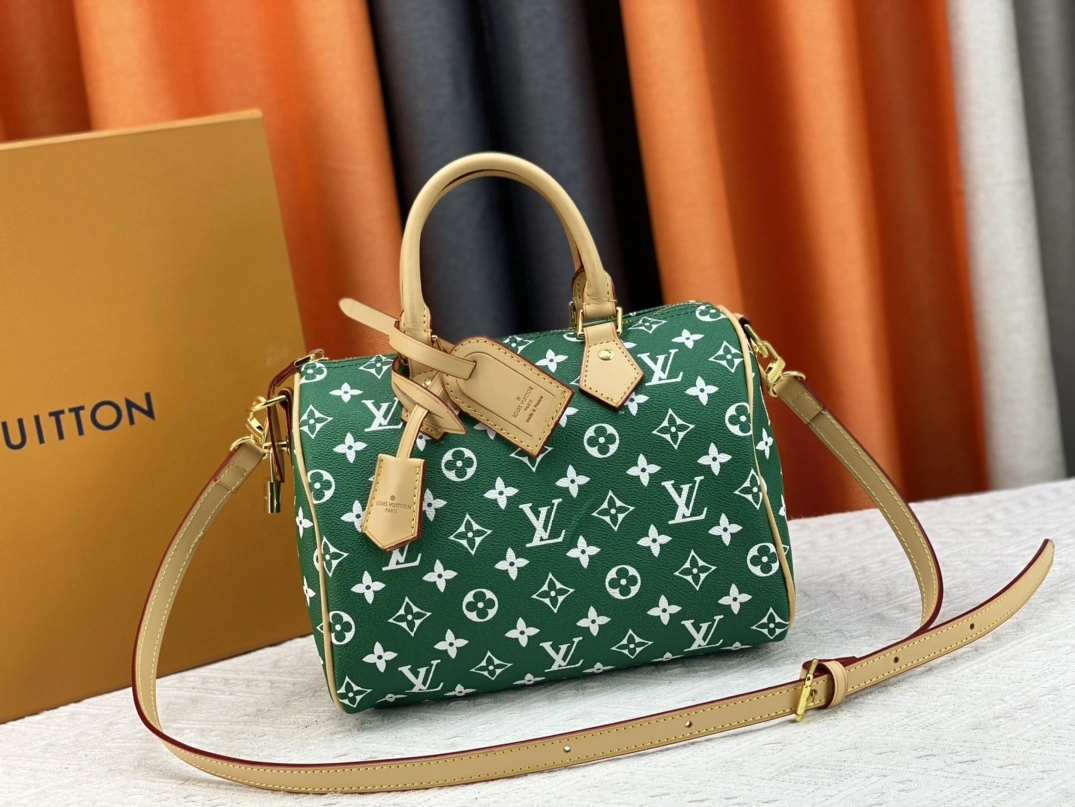 Louis Vuitton AAA Quality Handbags For Women Minimalist 2042