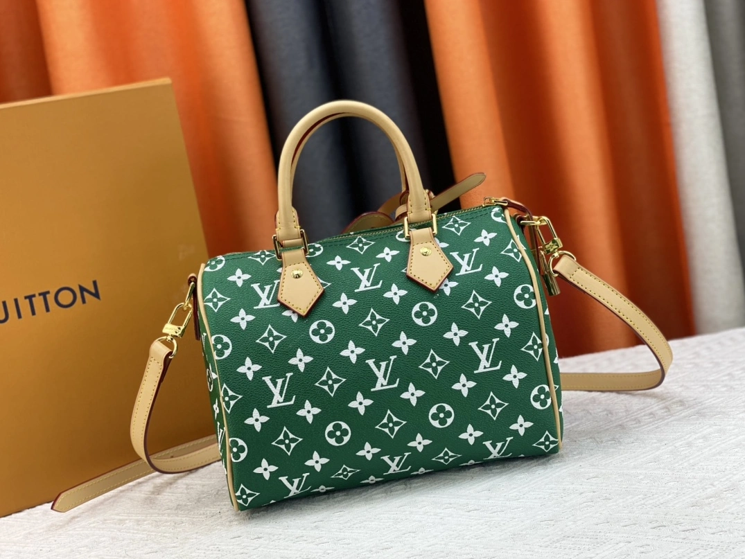 Louis Vuitton AAA Quality Handbags For Women Minimalist 2042