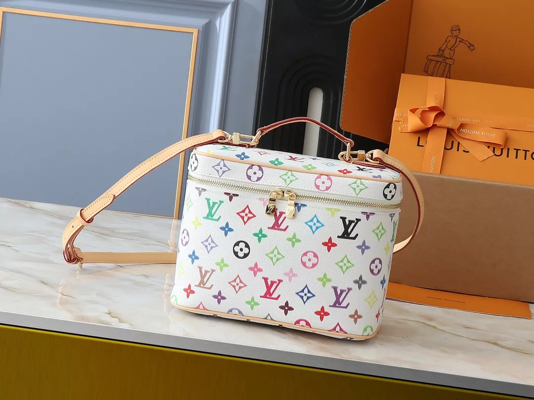 Louis Vuitton AAA Quality Handbags For Women Minimalist 3430