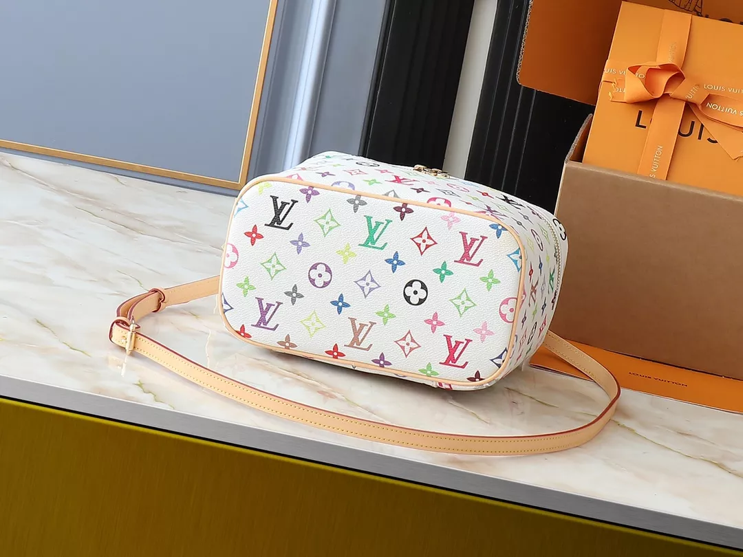 Louis Vuitton AAA Quality Handbags For Women Minimalist 3430