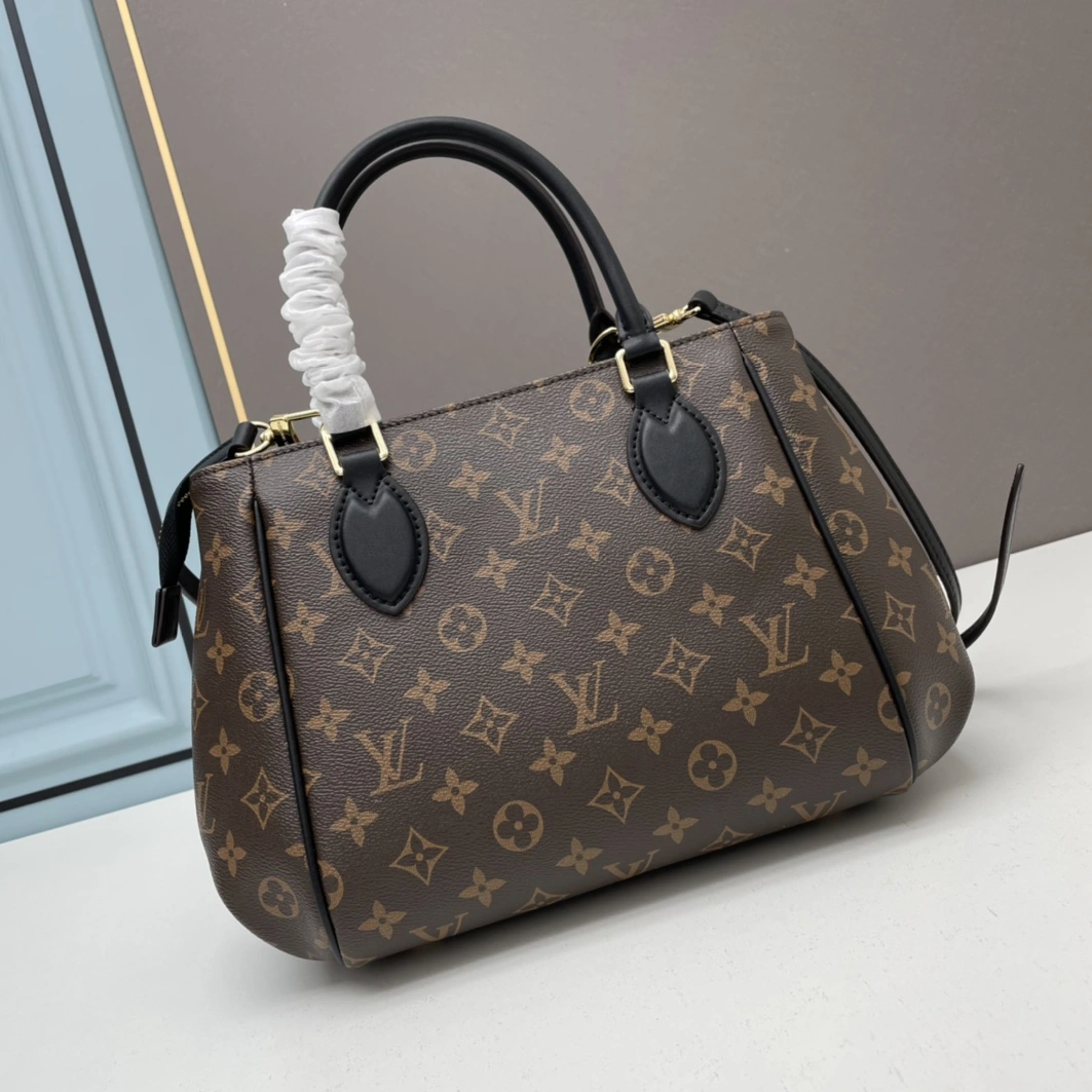 Louis Vuitton AAA Quality Handbags For Women Minimalist 5709
