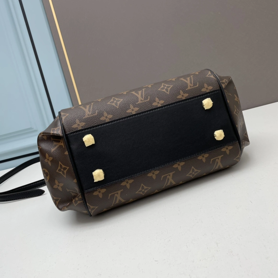 Louis Vuitton AAA Quality Handbags For Women Minimalist 5709