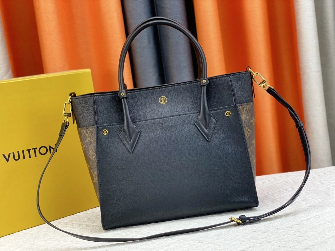 Louis Vuitton AAA Quality Handbags For Women Minimalist 9127