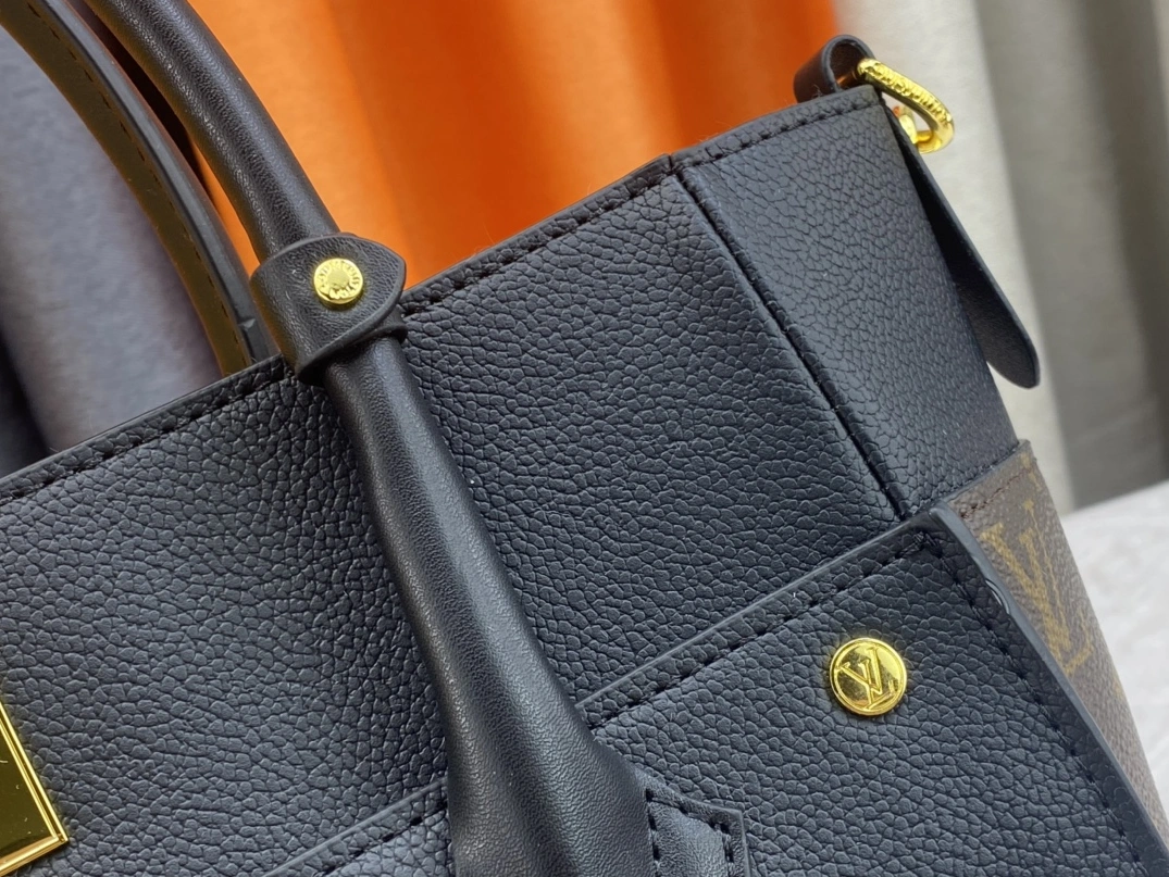 Louis Vuitton AAA Quality Handbags For Women Minimalist 9127