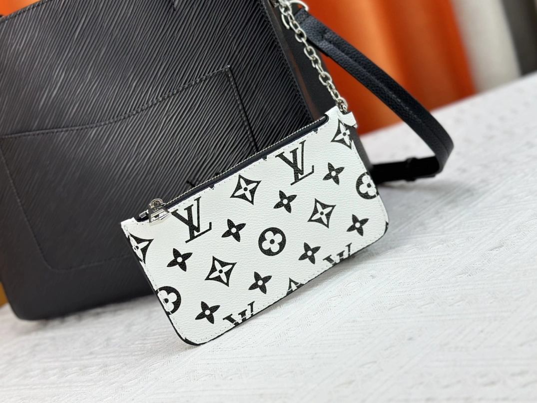 Louis Vuitton AAA Quality Handbags For Women Modern 6675
