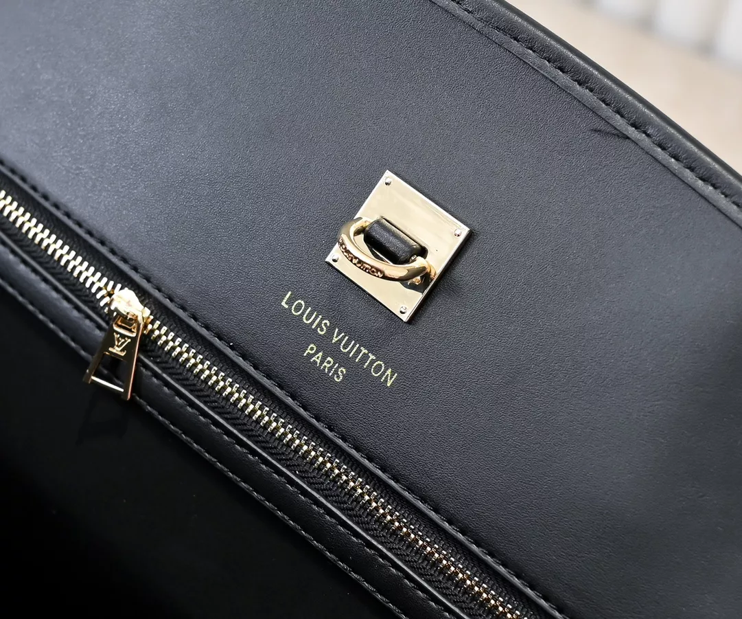 Louis Vuitton AAA Quality Handbags For Women NewStyle 2599
