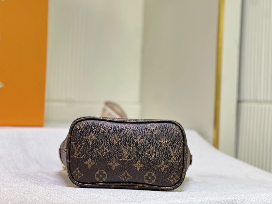 Louis Vuitton AAA Quality Handbags For Women Popular 8373