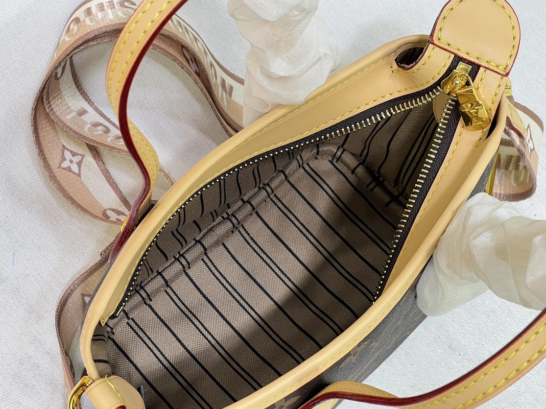 Louis Vuitton AAA Quality Handbags For Women Popular 8373
