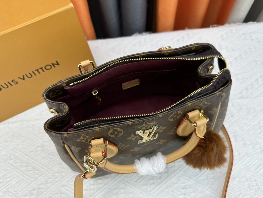 Louis Vuitton AAA Quality Handbags For Women Popular 9029