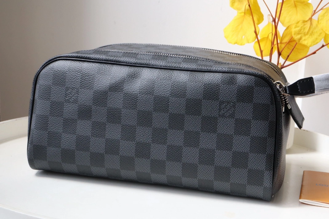 Louis Vuitton AAA Quality Handbags For Women Practical 112