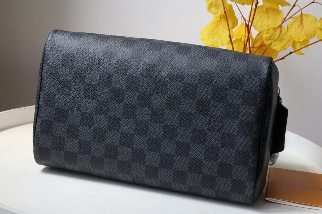 Louis Vuitton AAA Quality Handbags For Women Practical 112