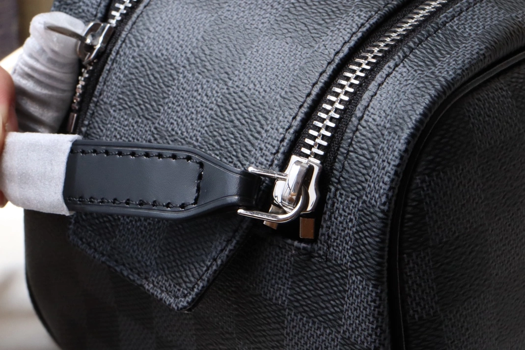 Louis Vuitton AAA Quality Handbags For Women Practical 112