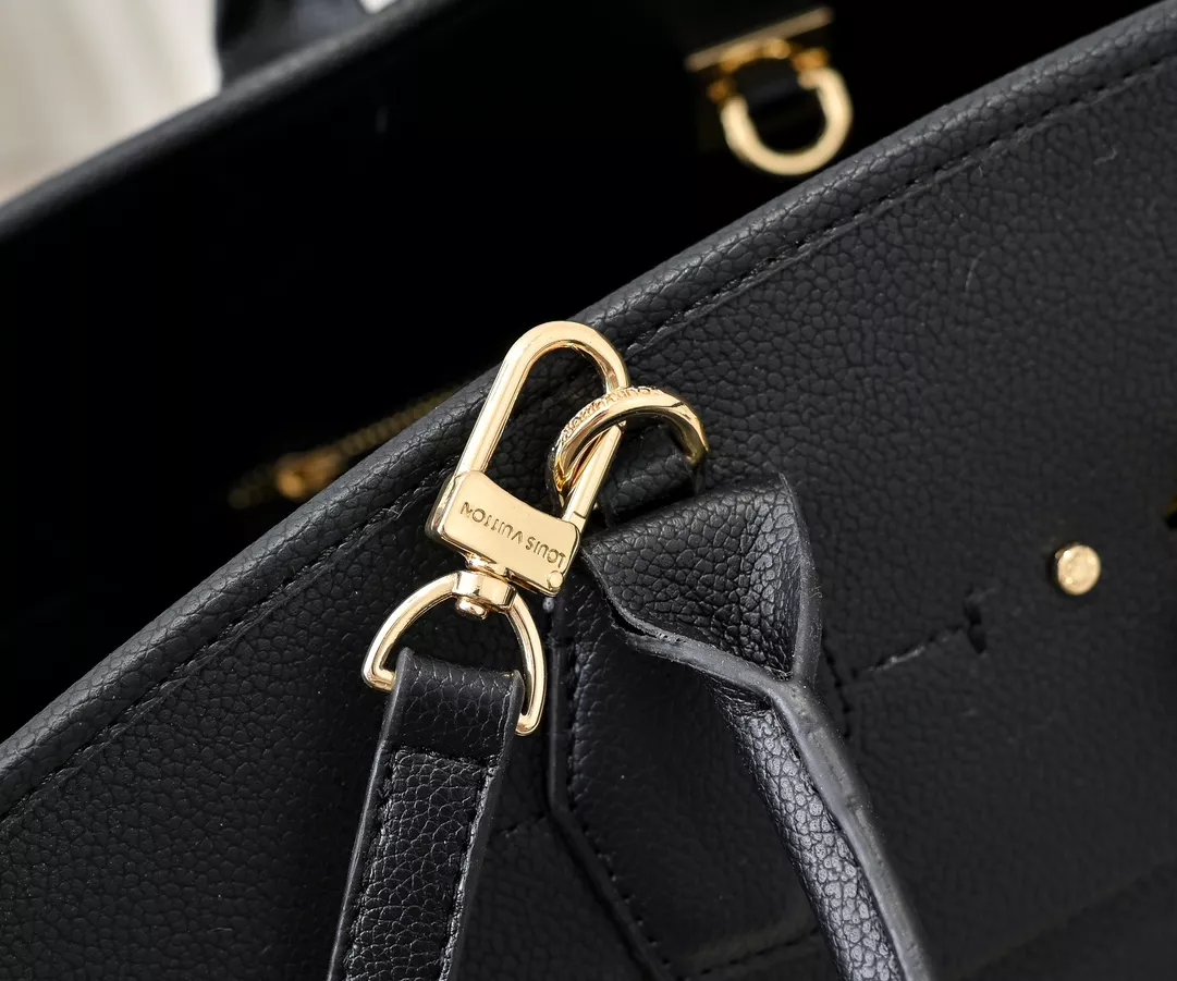 Louis Vuitton AAA Quality Handbags For Women Practical 2247