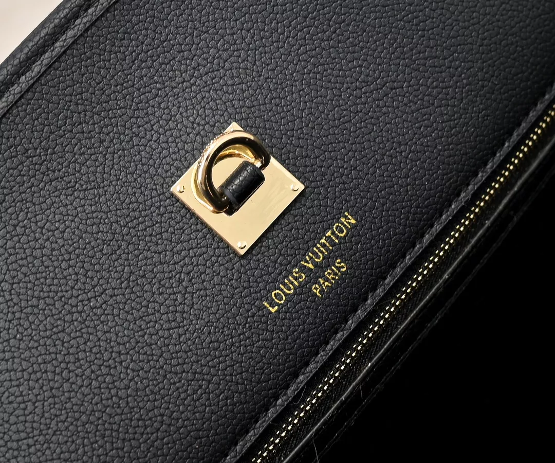 Louis Vuitton AAA Quality Handbags For Women Practical 2247