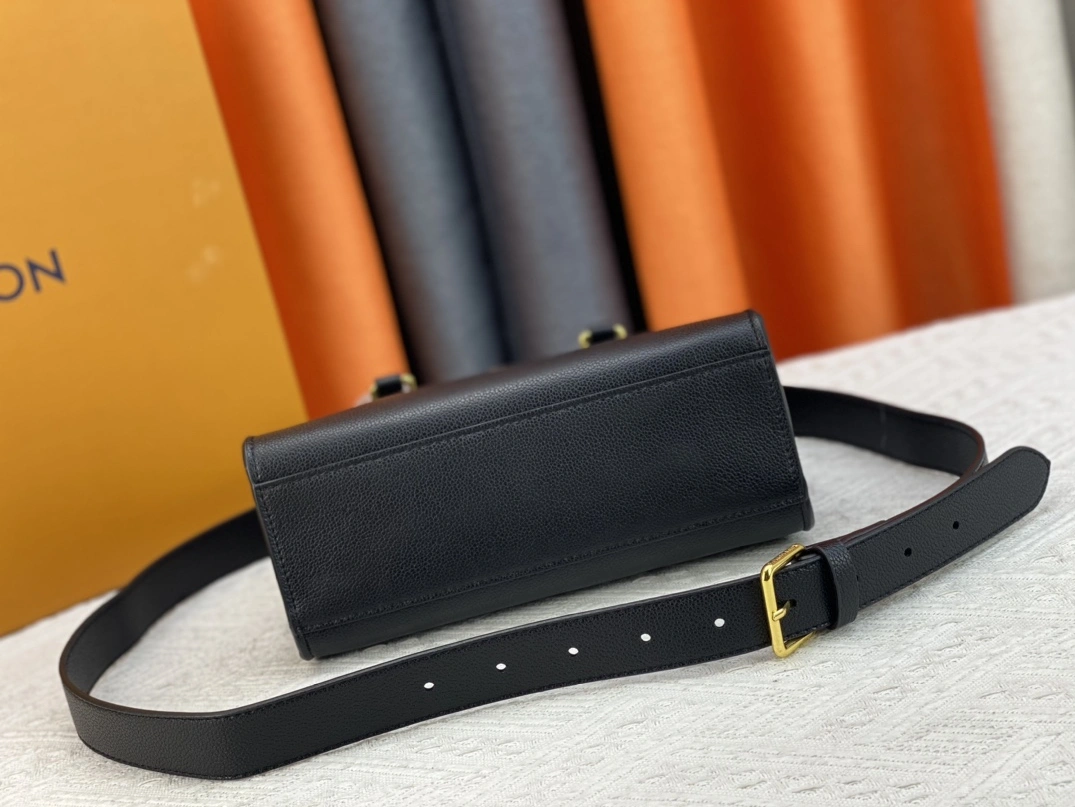 Louis Vuitton AAA Quality Handbags For Women Practical 4855