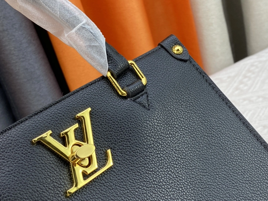 Louis Vuitton AAA Quality Handbags For Women Practical 4855
