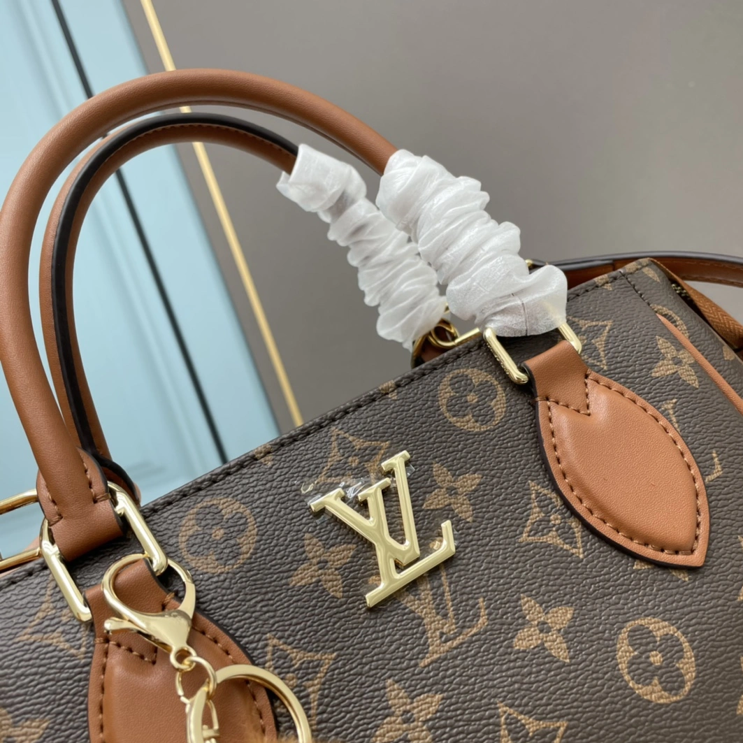 Louis Vuitton AAA Quality Handbags For Women Practical 5665