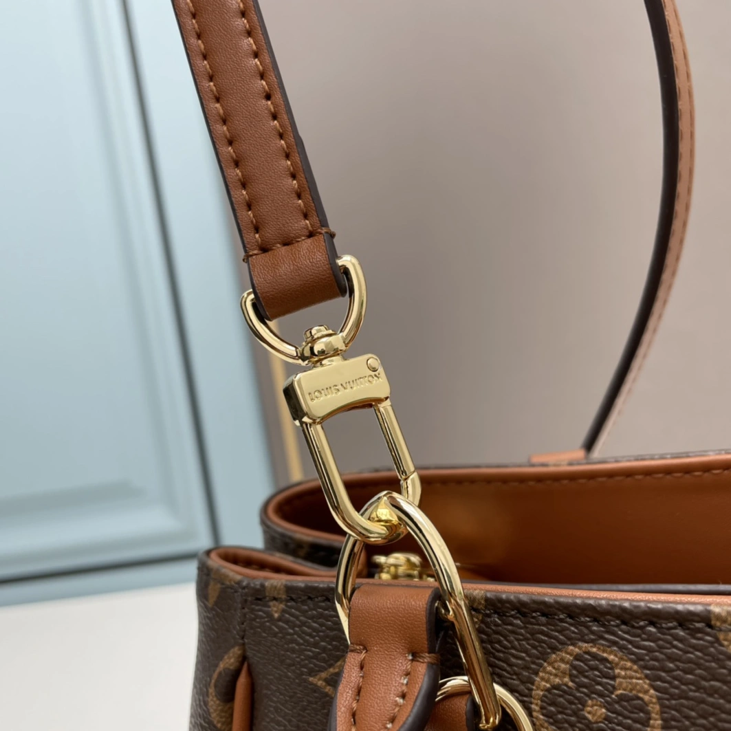 Louis Vuitton AAA Quality Handbags For Women Practical 5665