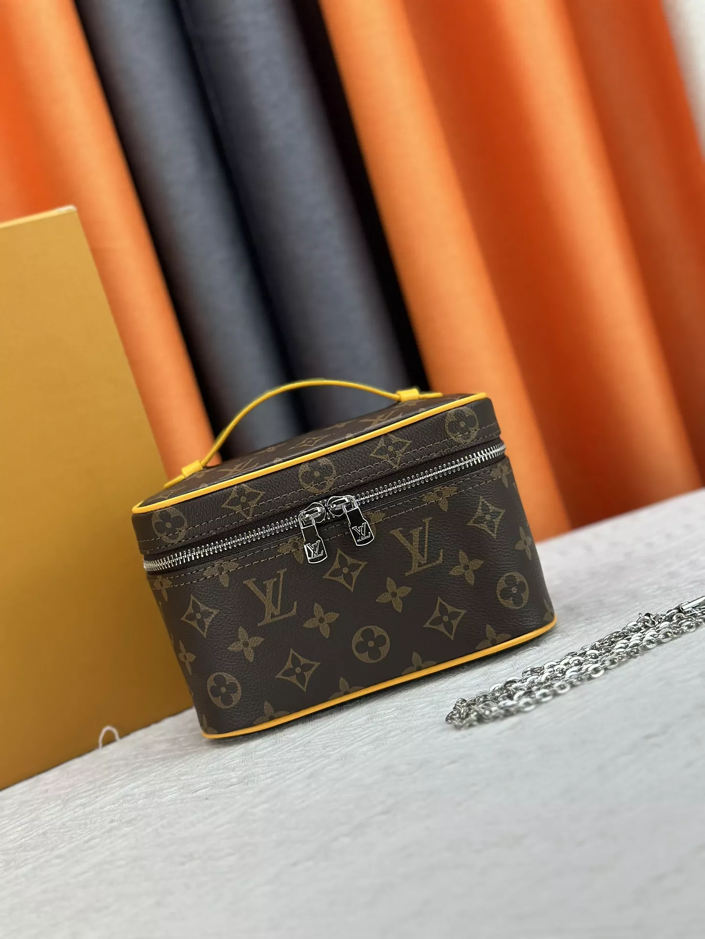 Louis Vuitton AAA Quality Handbags For Women Practical 680