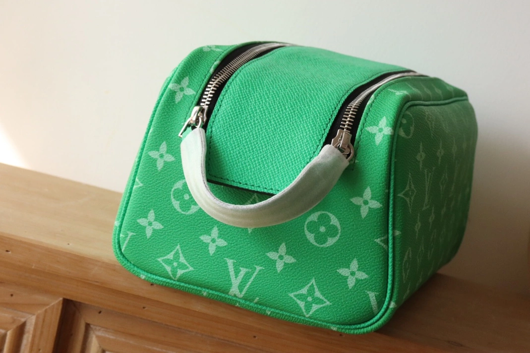 Louis Vuitton AAA Quality Handbags For Women Practical 7381