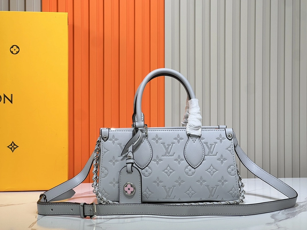 Louis Vuitton AAA Quality Handbags For Women Practical 7520