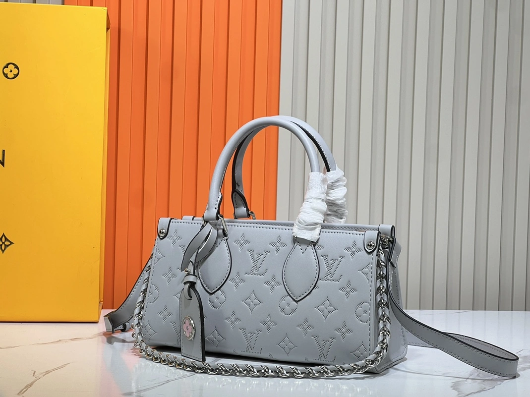 Louis Vuitton AAA Quality Handbags For Women Practical 7520