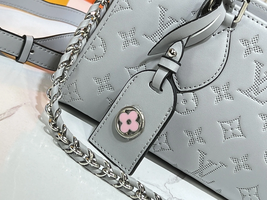 Louis Vuitton AAA Quality Handbags For Women Practical 7520
