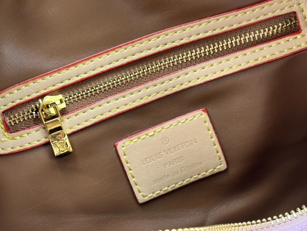 Louis Vuitton AAA Quality Handbags For Women Refined 3656