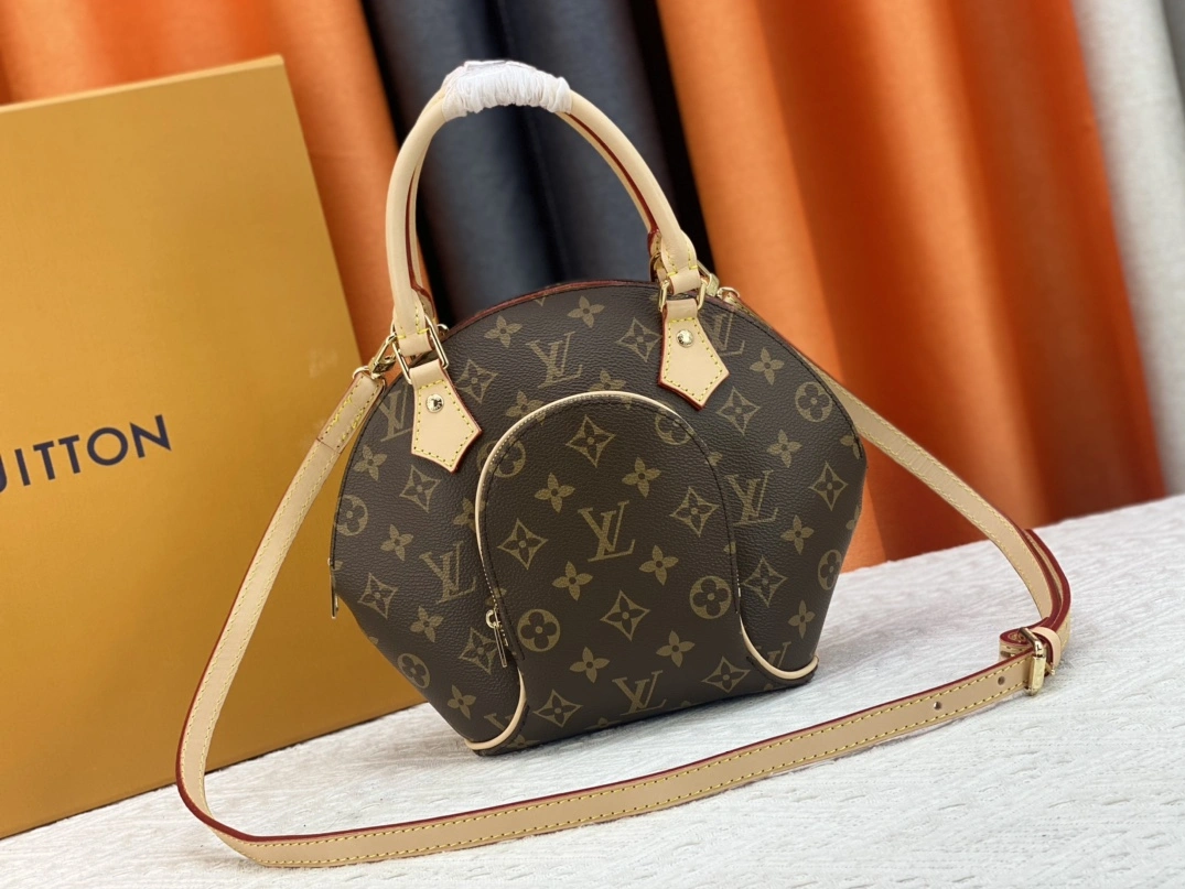 Louis Vuitton AAA Quality Handbags For Women Refined 3995