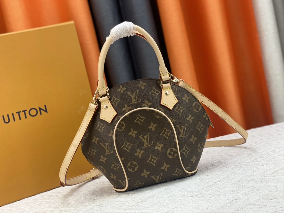 Louis Vuitton AAA Quality Handbags For Women Refined 3995