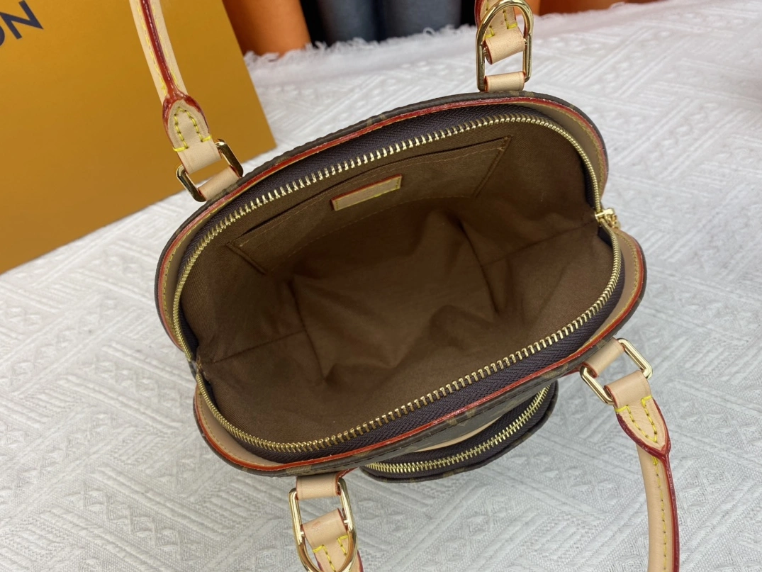 Louis Vuitton AAA Quality Handbags For Women Refined 3995