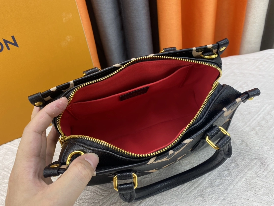 Louis Vuitton AAA Quality Handbags For Women Refined 5191