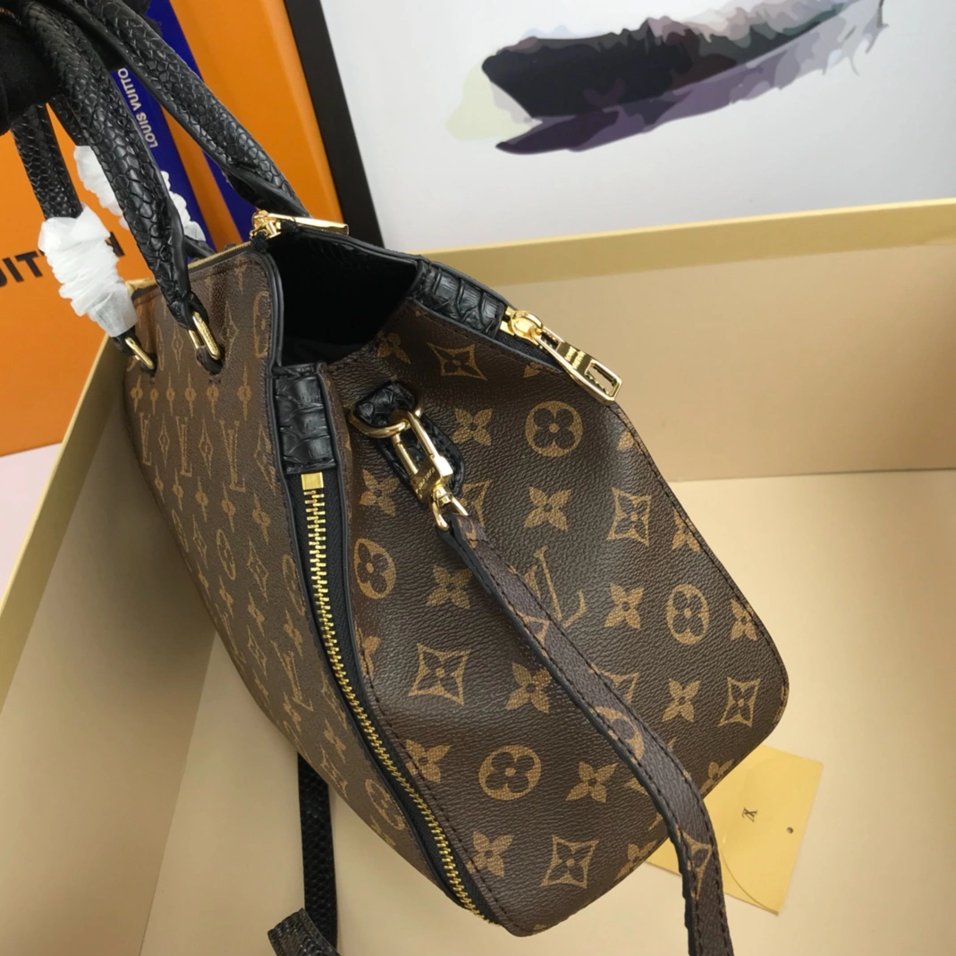 Louis Vuitton AAA Quality Handbags For Women Refined 7125