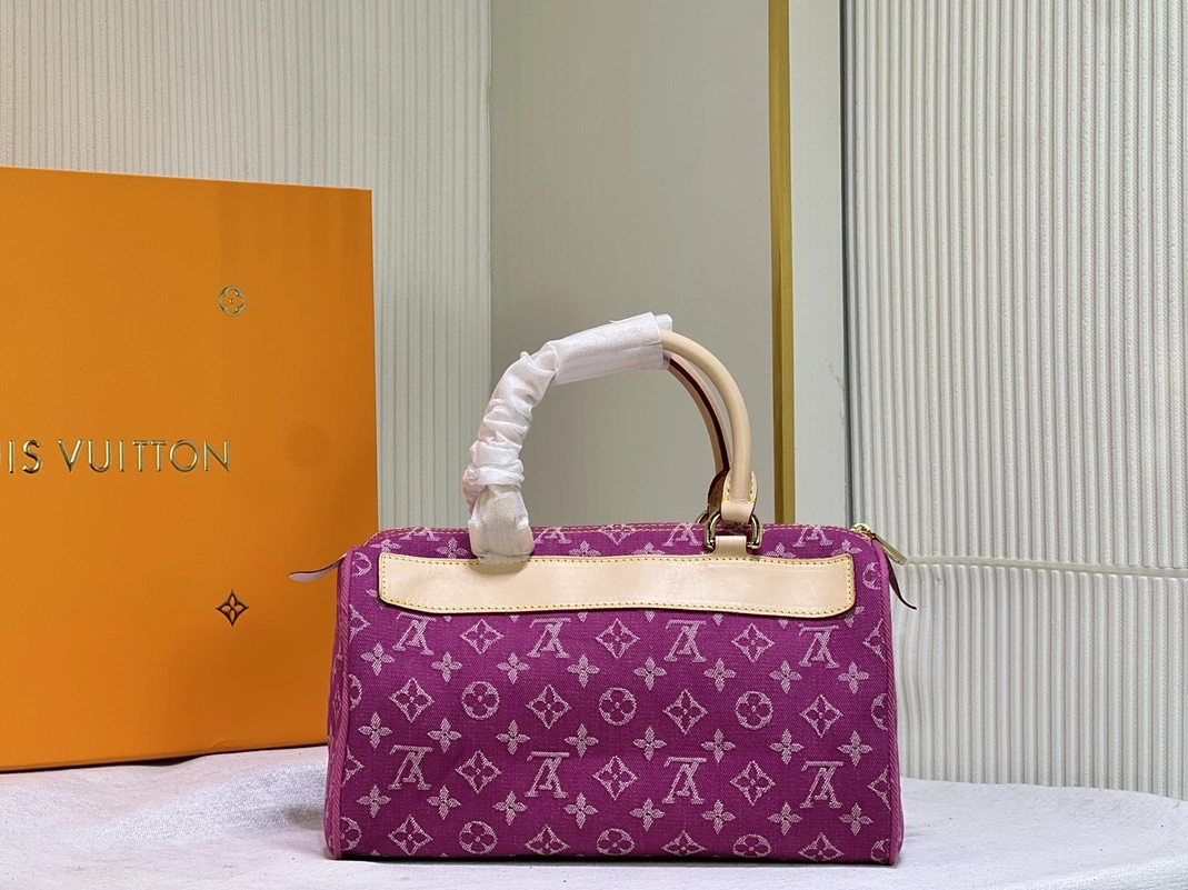 Louis Vuitton AAA Quality Handbags For Women Reliable 186