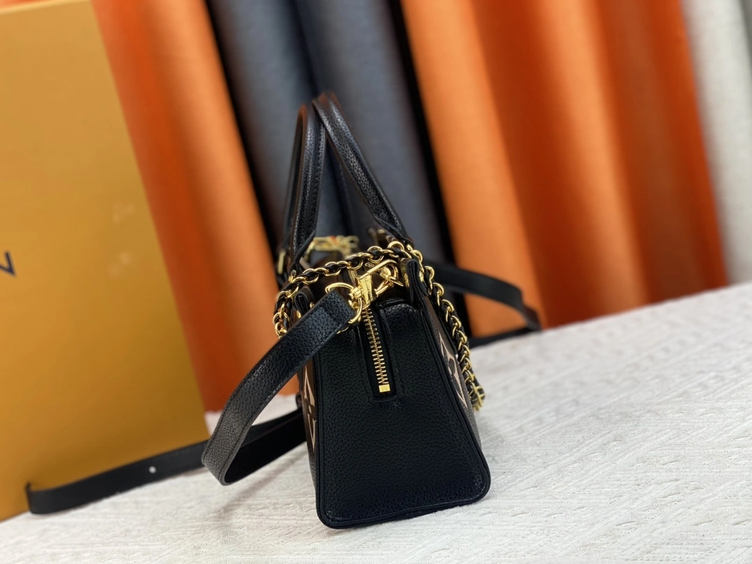 Louis Vuitton AAA Quality Handbags For Women Reliable 8490