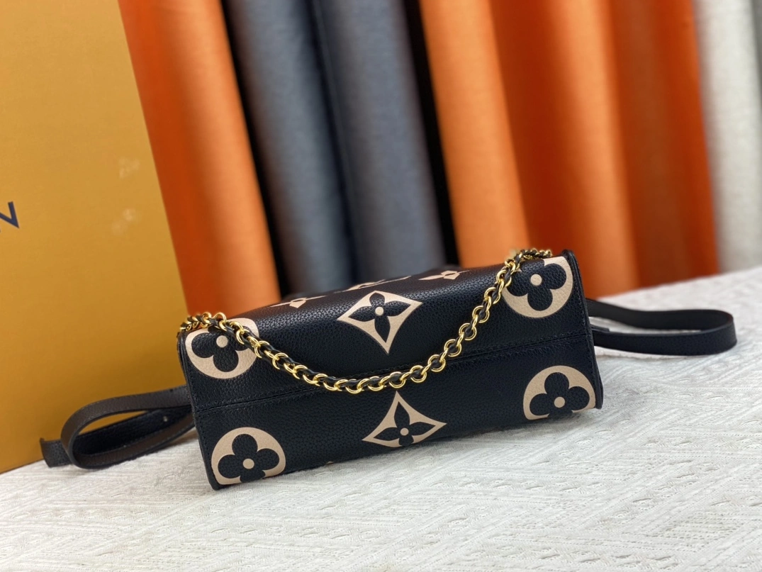 Louis Vuitton AAA Quality Handbags For Women Reliable 8490