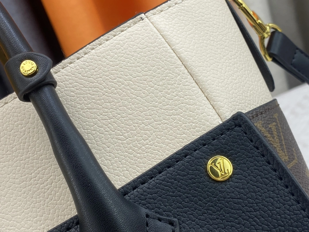 Louis Vuitton AAA Quality Handbags For Women Resilient 5592