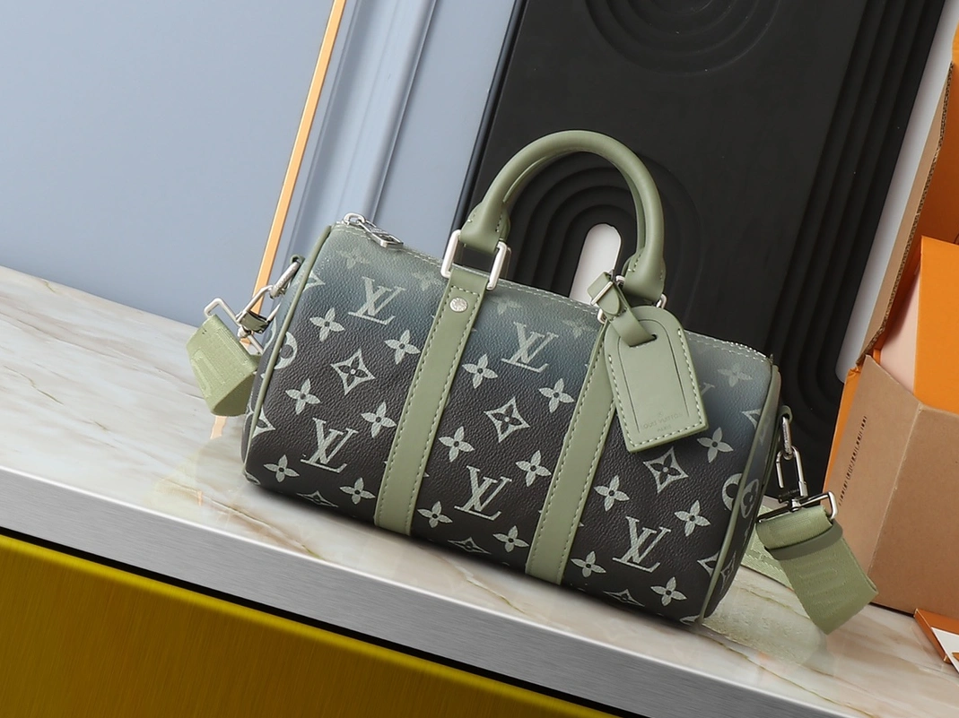 Louis Vuitton AAA Quality Handbags For Women Sleek 5747