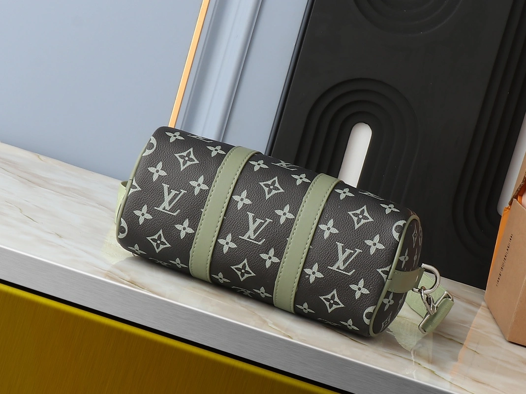 Louis Vuitton AAA Quality Handbags For Women Sleek 5747