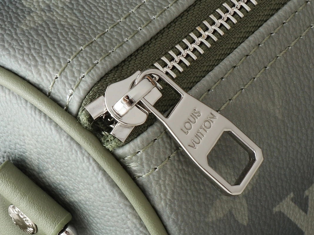 Louis Vuitton AAA Quality Handbags For Women Sleek 5747