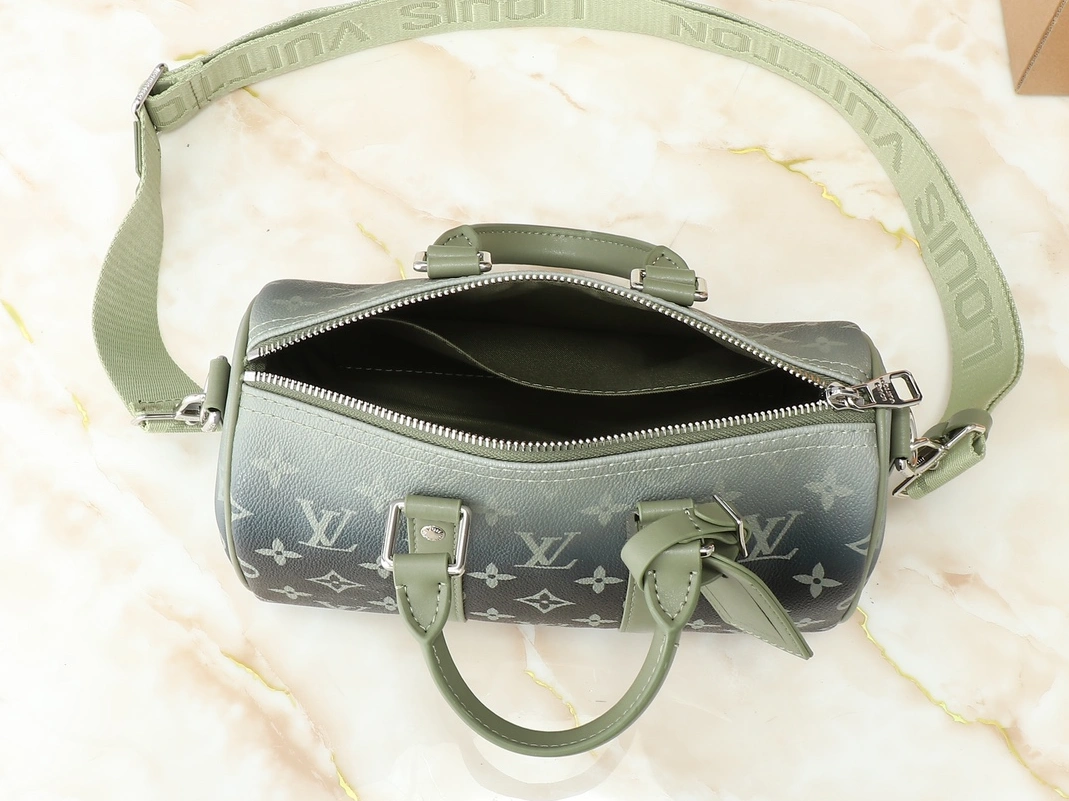 Louis Vuitton AAA Quality Handbags For Women Sleek 5747