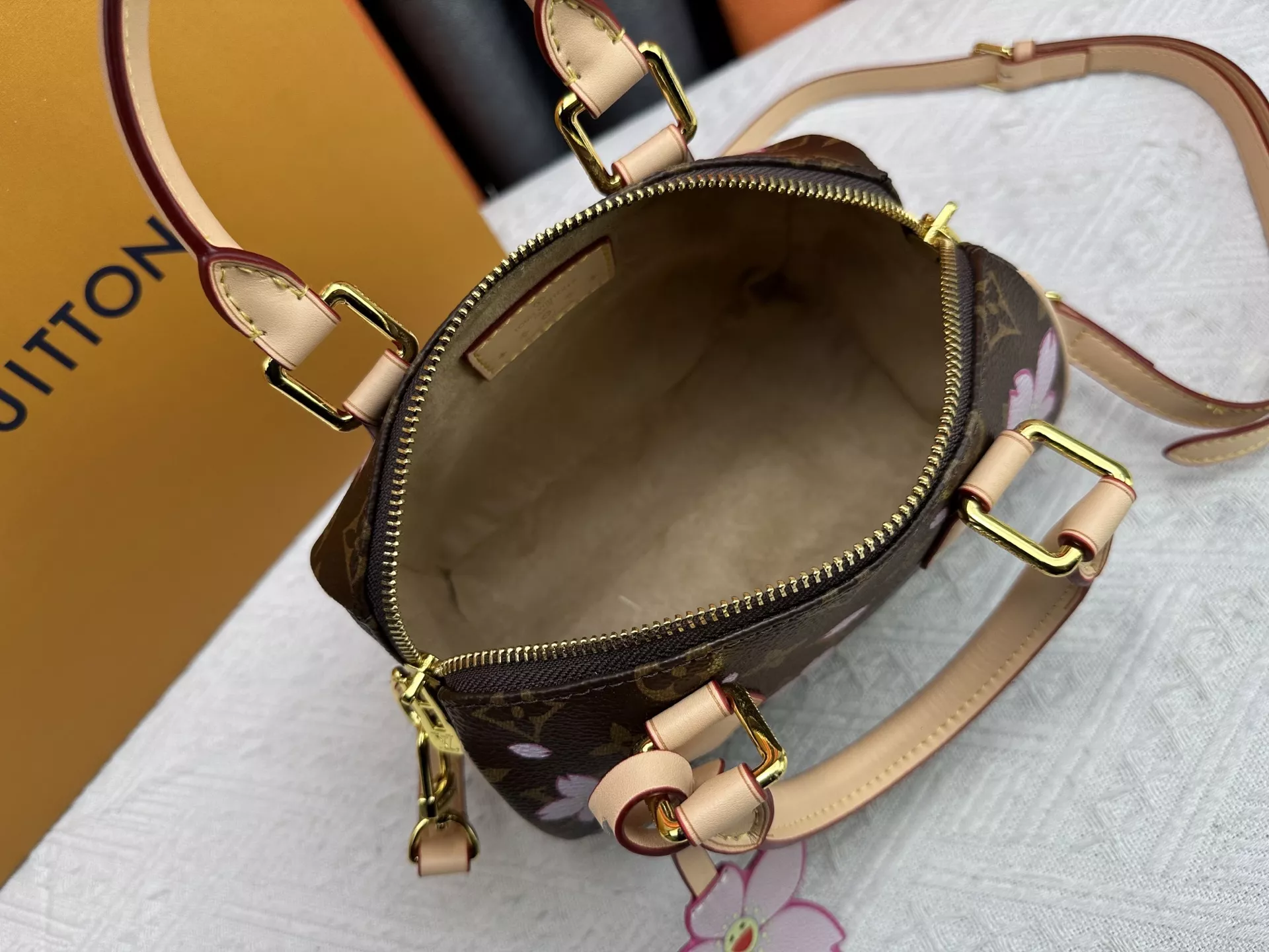 Louis Vuitton AAA Quality Handbags For Women Sleek 6045