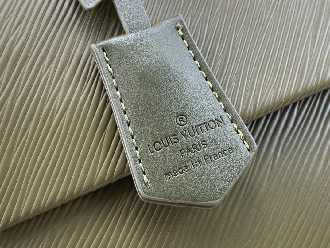 Louis Vuitton AAA Quality Handbags For Women Sleek 8697