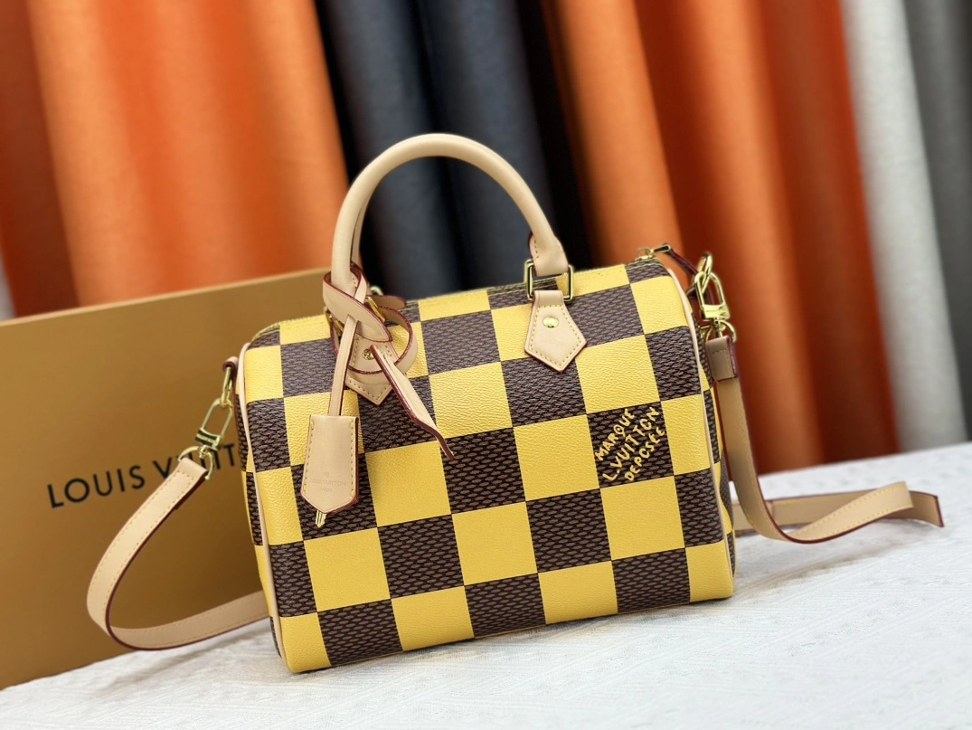 Louis Vuitton AAA Quality Handbags For Women Sleek 8925