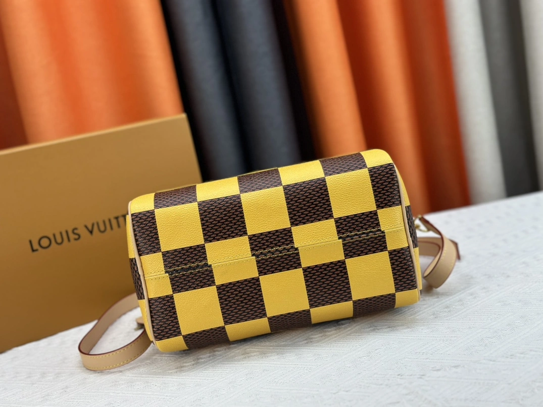 Louis Vuitton AAA Quality Handbags For Women Sleek 8925