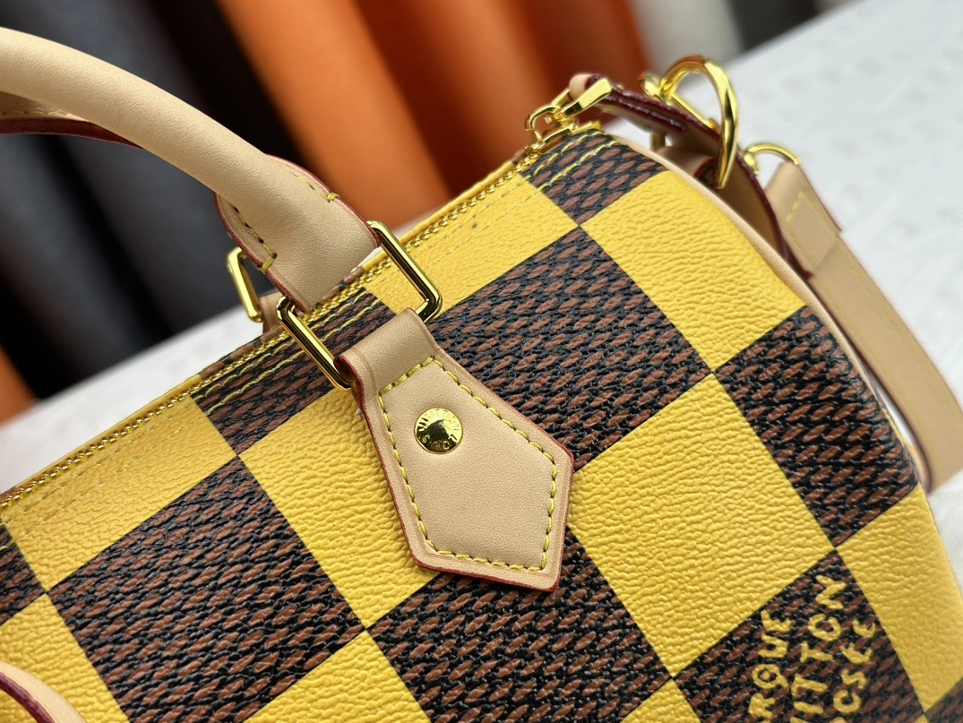 Louis Vuitton AAA Quality Handbags For Women Sleek 8925