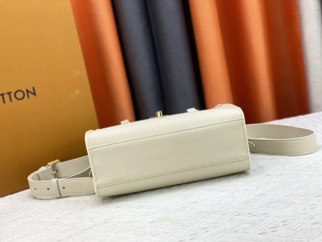 Louis Vuitton AAA Quality Handbags For Women SmartChoice 6373