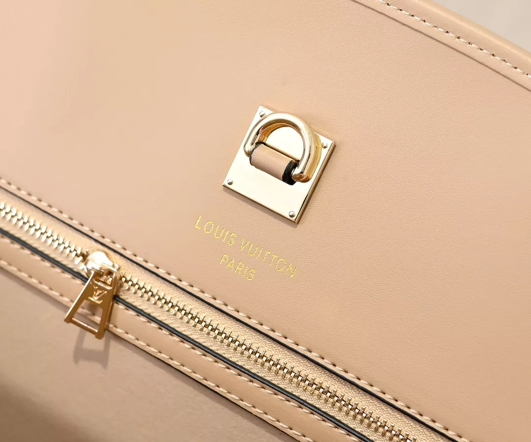 Louis Vuitton AAA Quality Handbags For Women Soft 1562