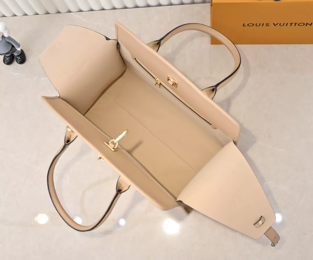 Louis Vuitton AAA Quality Handbags For Women Soft 1562