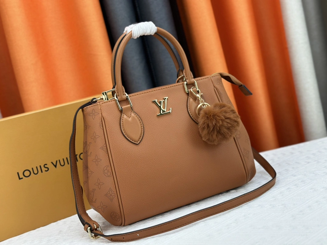 Louis Vuitton AAA Quality Handbags For Women Soft 2868